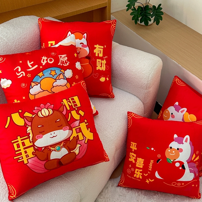 91家纺网 家纺一手货源 找家纺 新奇异 2025新款单面数码印花马年抱枕 组合图