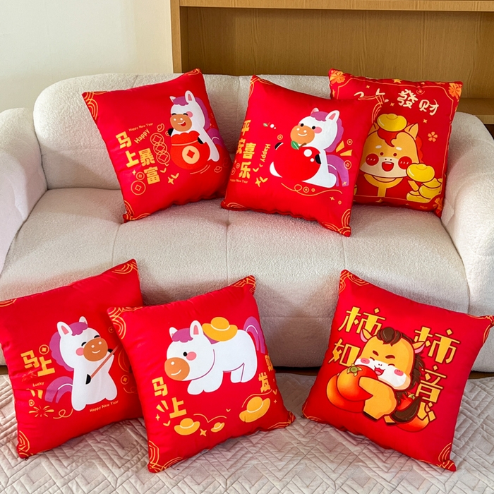 91家纺网 家纺一手货源 找家纺 新奇异 2025新款单面数码印花马年抱枕 组合图