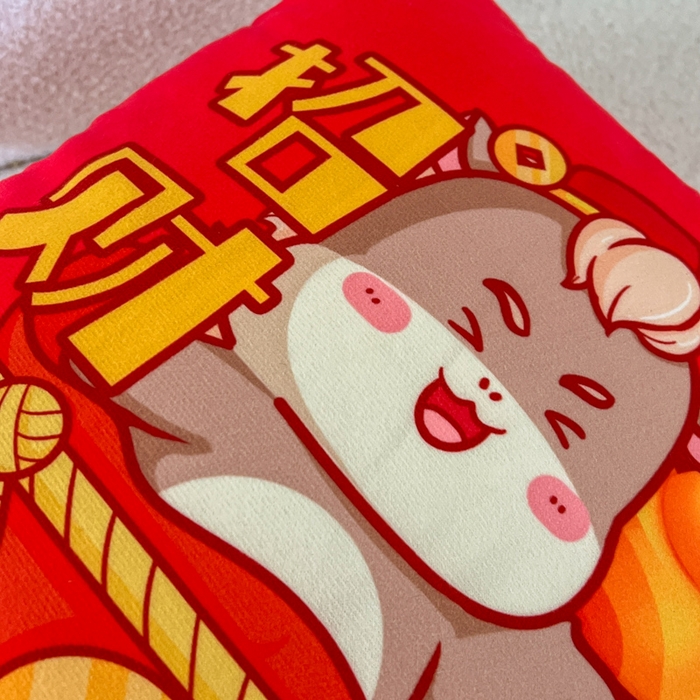 91家纺网 家纺一手货源 找家纺 新奇异 2025新款单面数码印花马年抱枕 马年招财进宝