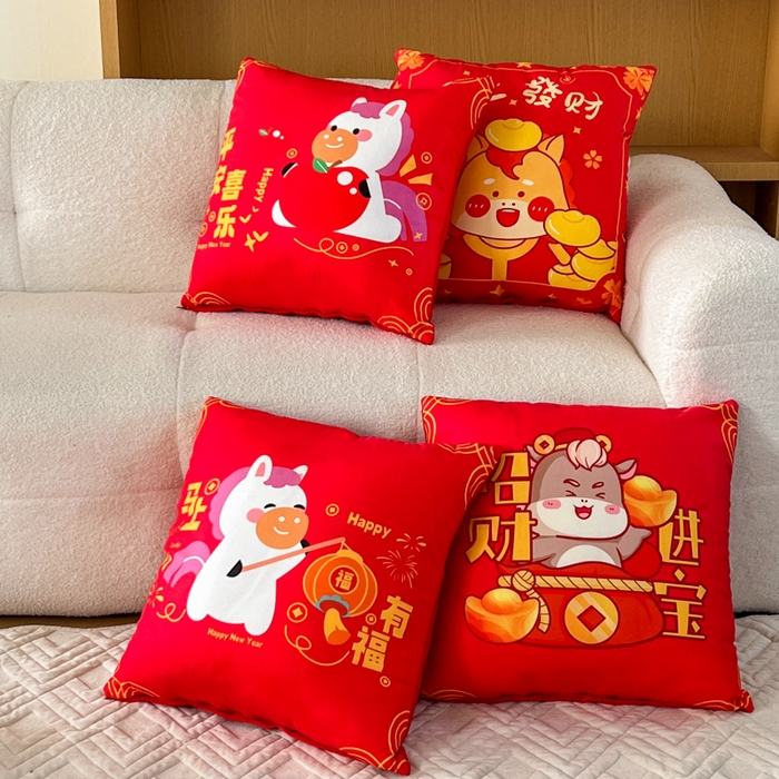91家纺网 家纺一手货源 找家纺 新奇异 2025新款单面数码印花马年抱枕 组合图