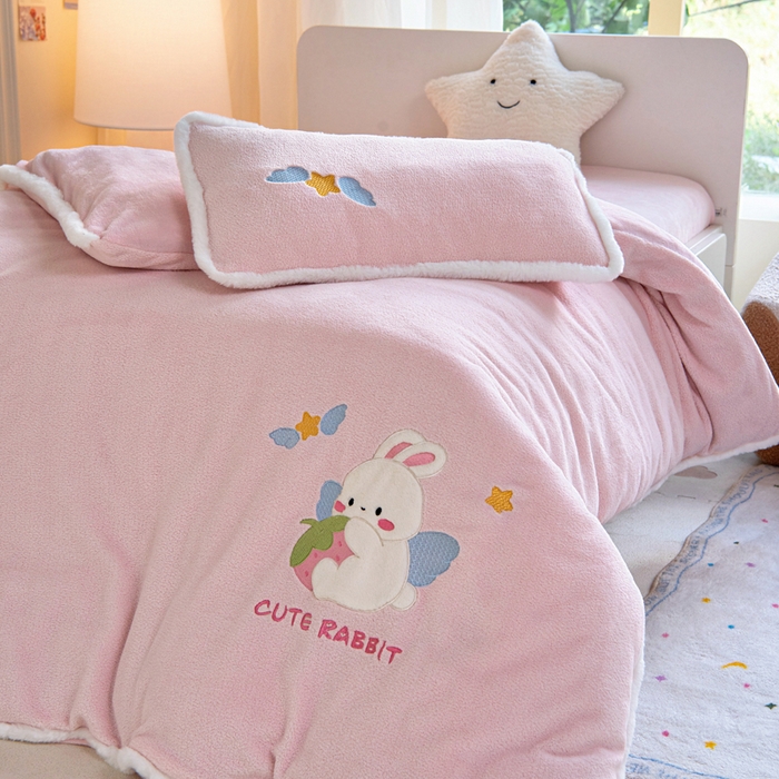 91家纺网 家纺一手货源 找家纺 御棉坊 2025新款艾尼绒多功能两用被套 天使小兔