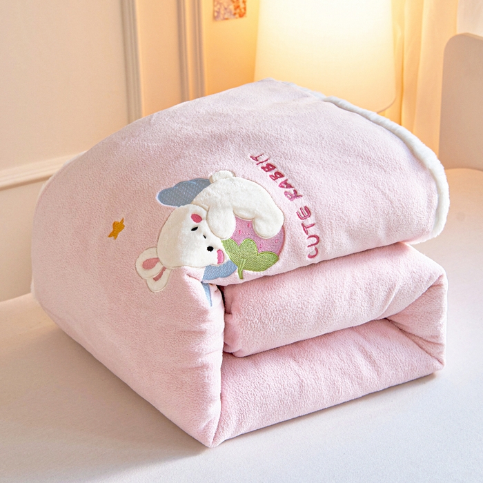 91家纺网 家纺一手货源 找家纺 御棉坊 2025新款艾尼绒多功能两用被套 天使小兔