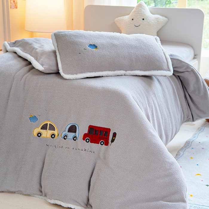 91家纺网 家纺一手货源 找家纺 御棉坊 2025新款艾尼绒多功能两用被套 排排小汽车