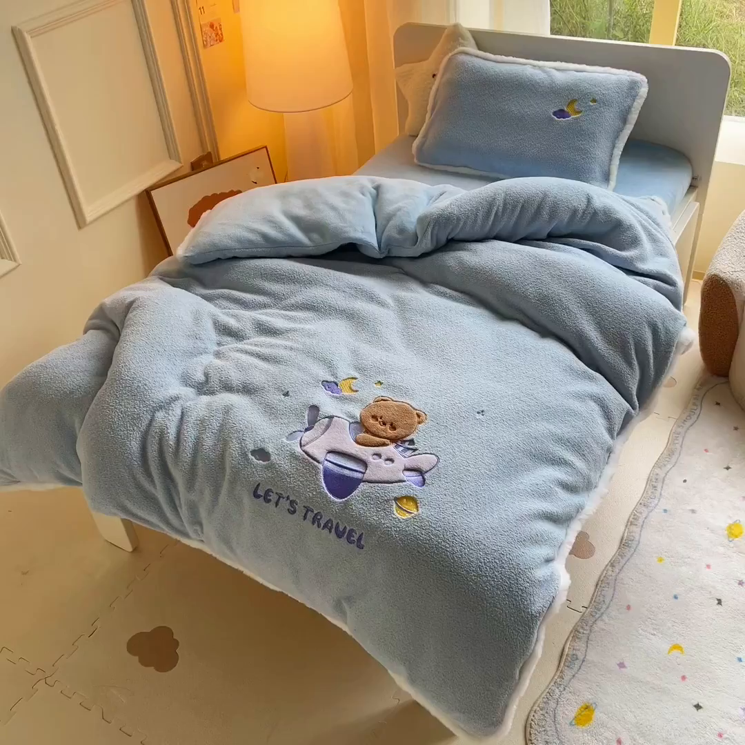 91家纺网 家纺一手货源 找家纺 御棉坊 2025新款艾尼绒多功能两用被套 旅行小熊