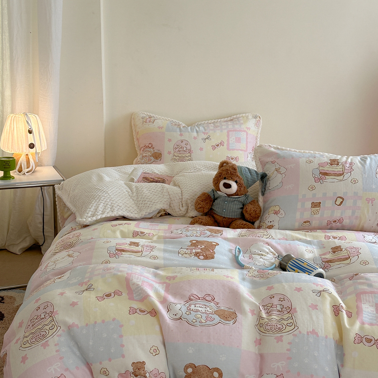 91家纺网 家纺一手货源 找家纺 柚子YOUTH 2025新款全棉双层纱华夫格提花暖绒四件套 拼图爱丽丝