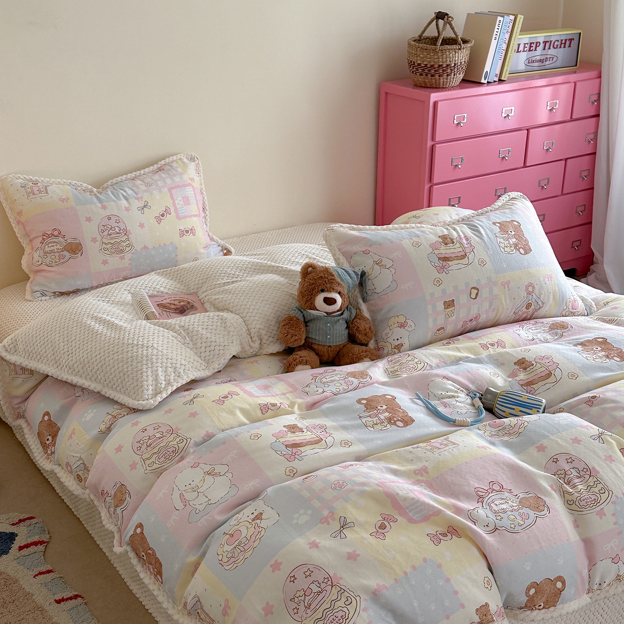 91家纺网 家纺一手货源 找家纺 柚子YOUTH 2025新款全棉双层纱华夫格提花暖绒四件套 拼图爱丽丝