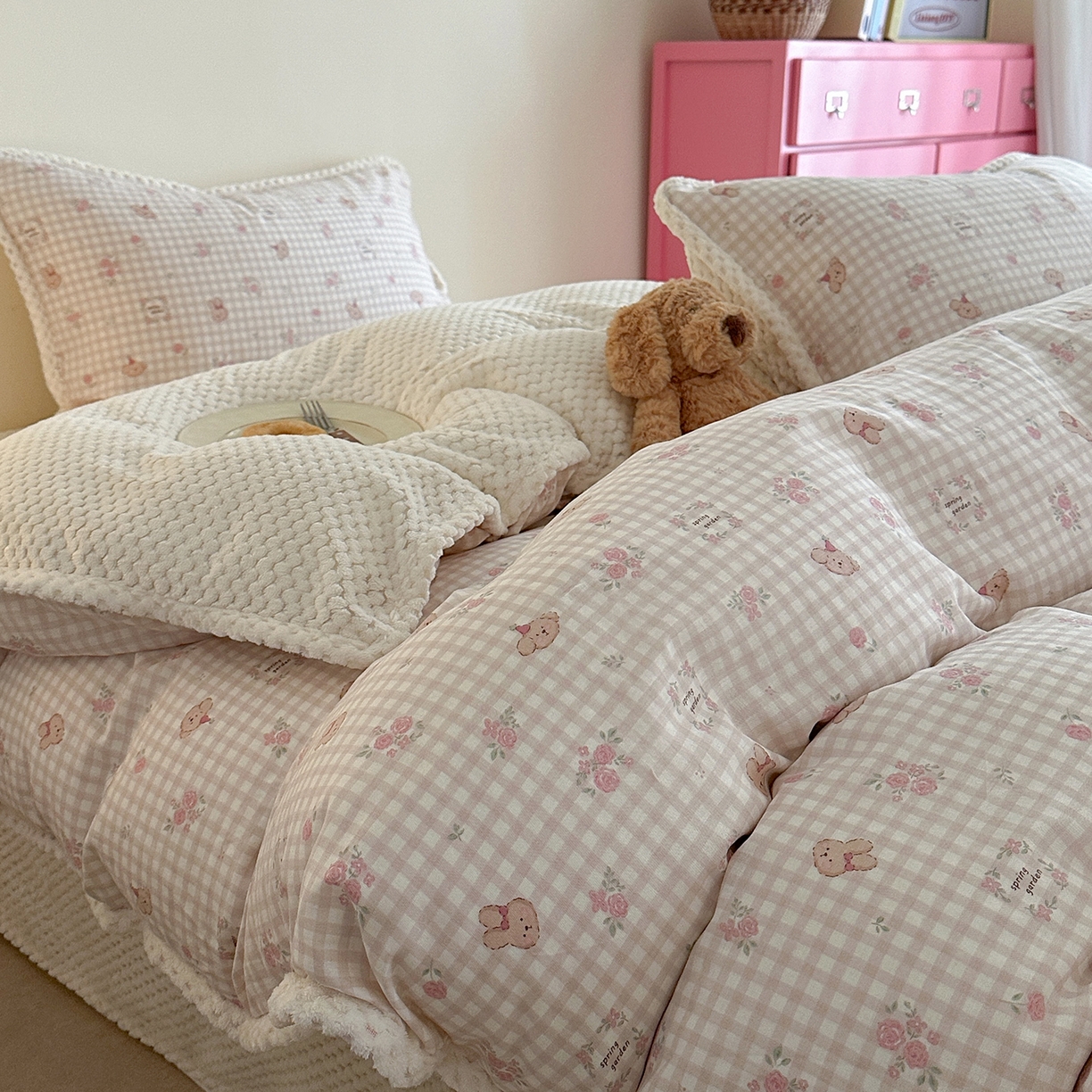 91家纺网 家纺一手货源 找家纺 柚子YOUTH 2025新款全棉双层纱华夫格提花暖绒四件套 玫瑰兔兔