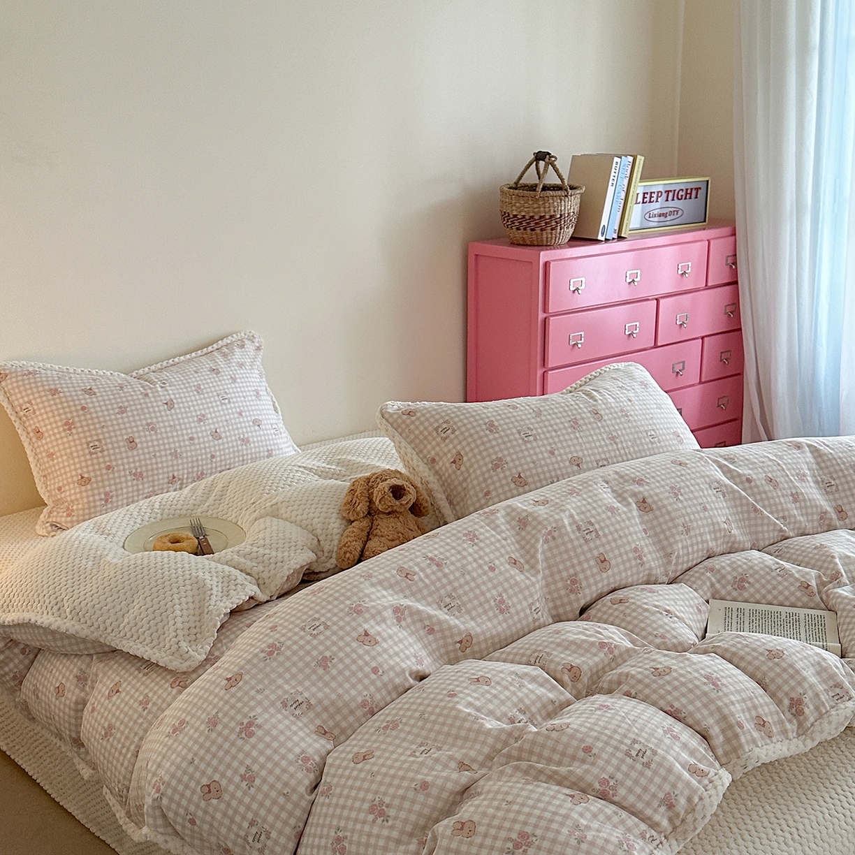 91家纺网 家纺一手货源 找家纺 柚子YOUTH 2025新款全棉双层纱华夫格提花暖绒四件套 玫瑰兔兔