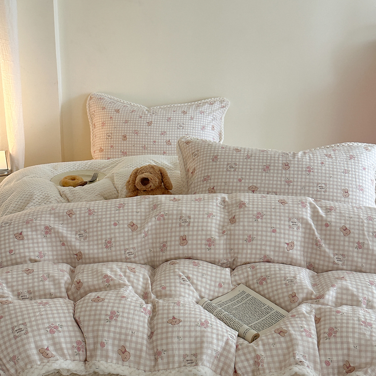 91家纺网 家纺一手货源 找家纺 柚子YOUTH 2025新款全棉双层纱华夫格提花暖绒四件套 玫瑰兔兔