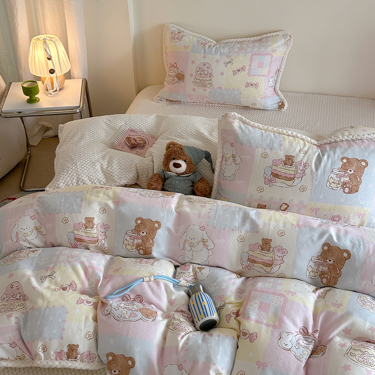 91家纺网 家纺一手货源 找家纺 柚子YOUTH 2025新款全棉双层纱华夫格提花暖绒四件套 拼图爱丽丝