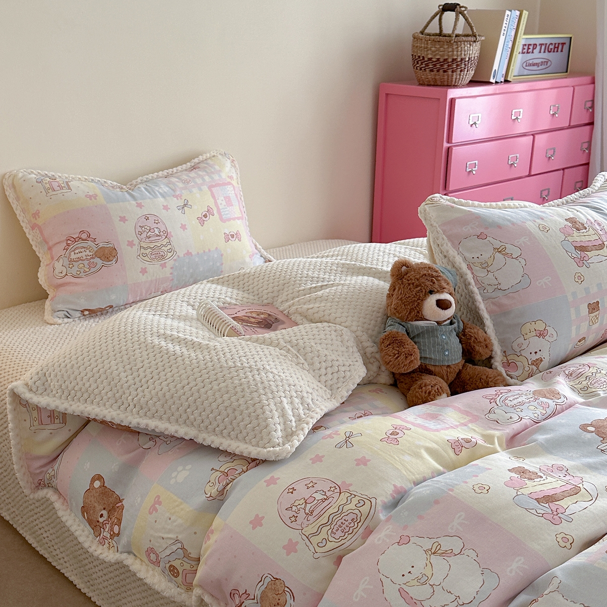 91家纺网 家纺一手货源 找家纺 柚子YOUTH 2025新款全棉双层纱华夫格提花暖绒四件套 拼图爱丽丝