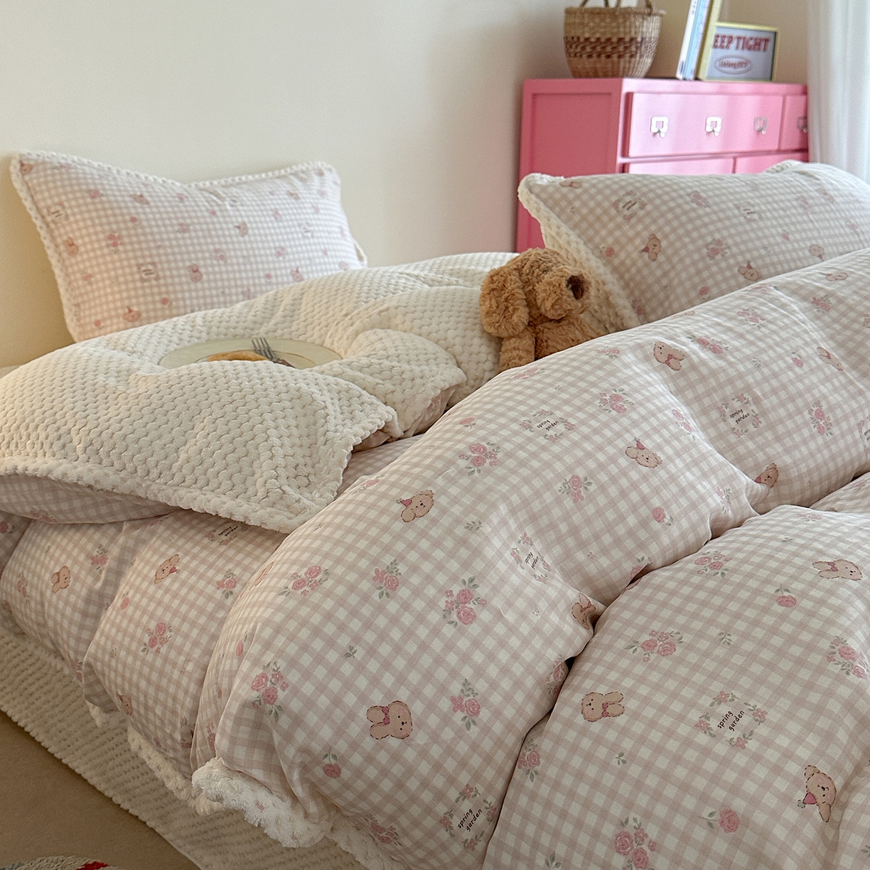 91家纺网 家纺一手货源 找家纺 柚子YOUTH 2025新款全棉双层纱华夫格提花暖绒四件套 玫瑰兔兔