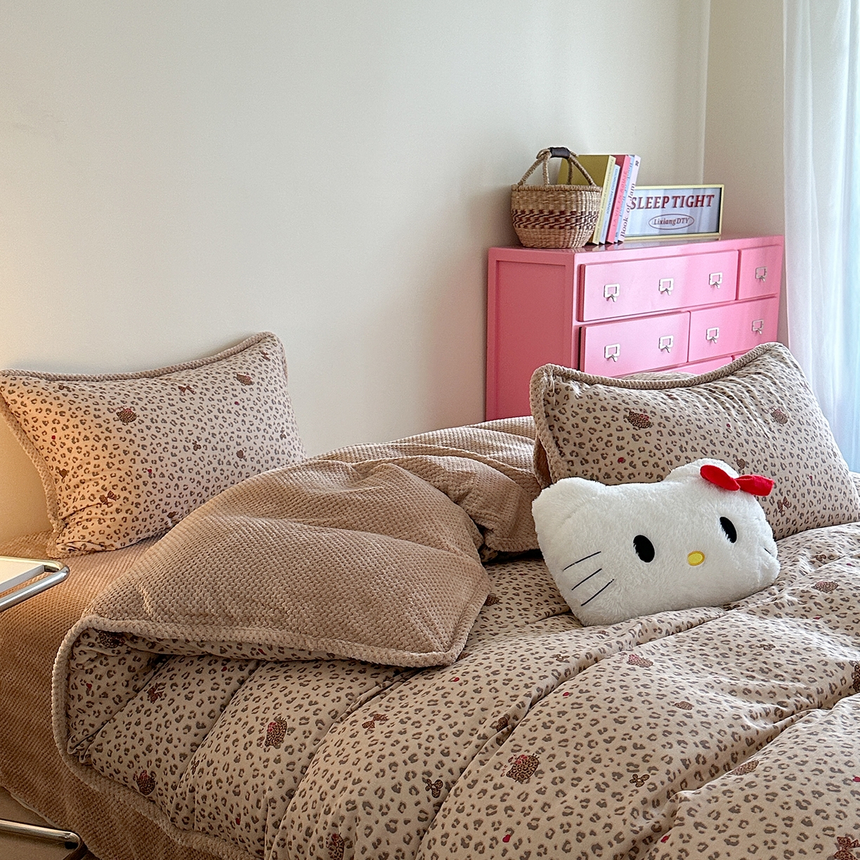 91家纺网 家纺一手货源 找家纺 柚子YOUTH 2025新款全棉双层纱华夫格提花暖绒四件套 咖豹纹