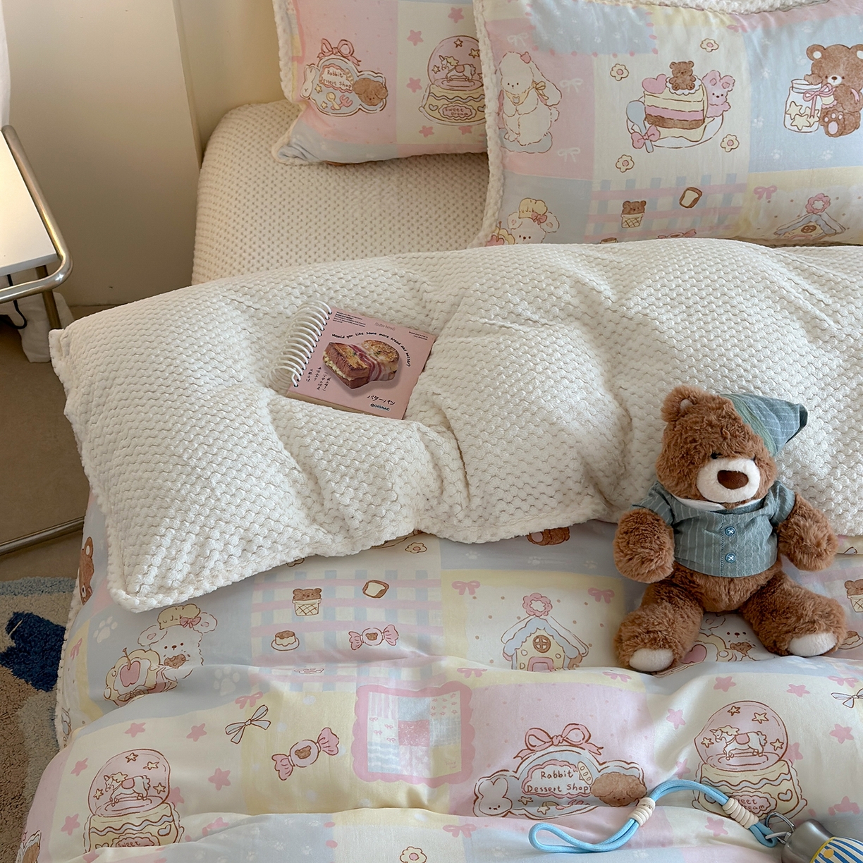 91家纺网 家纺一手货源 找家纺 柚子YOUTH 2025新款全棉双层纱华夫格提花暖绒四件套 拼图爱丽丝