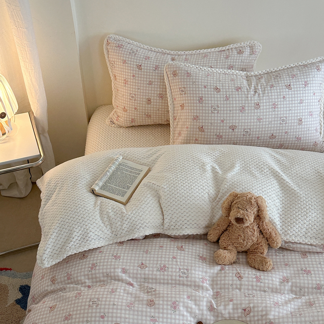 91家纺网 家纺一手货源 找家纺 柚子YOUTH 2025新款全棉双层纱华夫格提花暖绒四件套 玫瑰兔兔