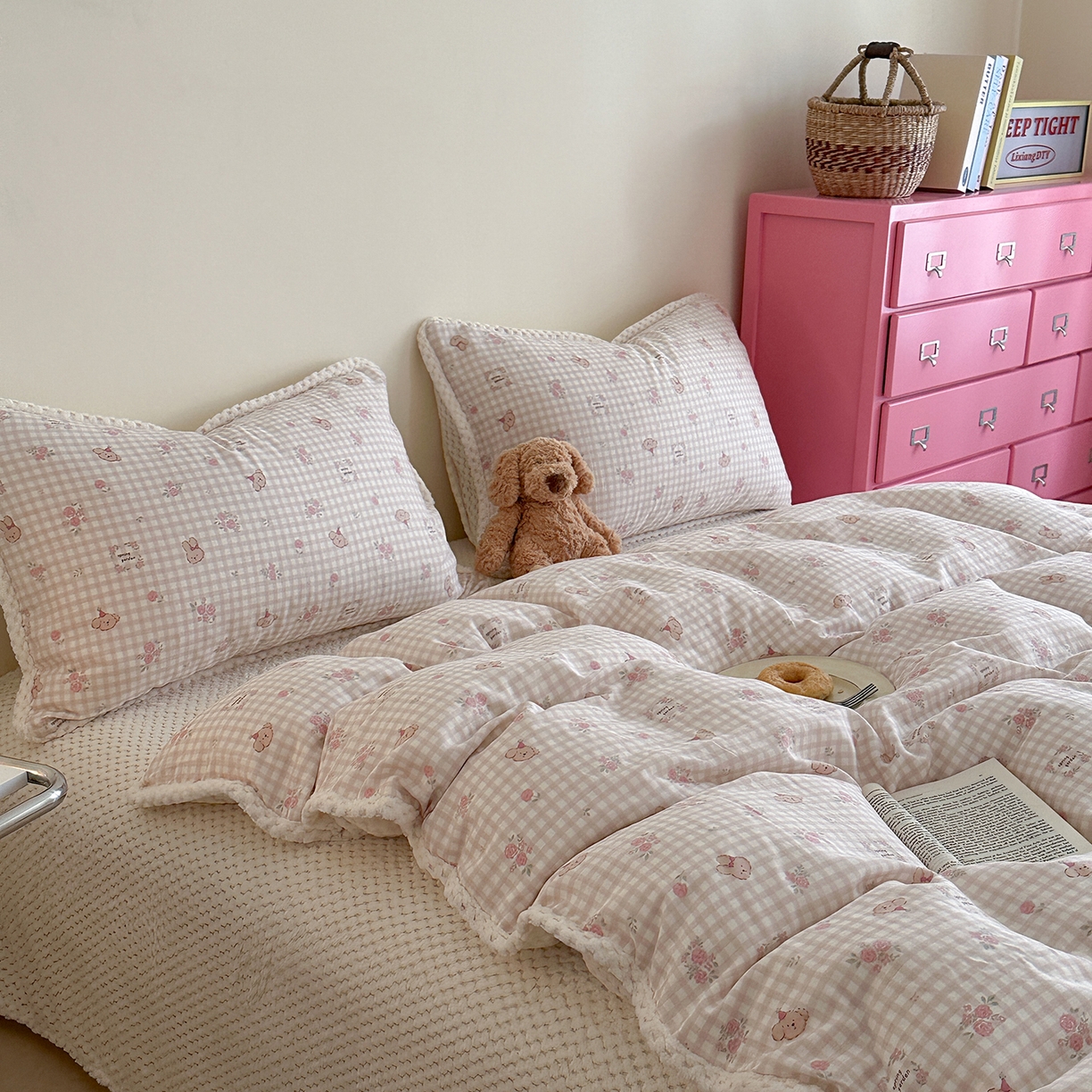 91家纺网 家纺一手货源 找家纺 柚子YOUTH 2025新款全棉双层纱华夫格提花暖绒四件套 玫瑰兔兔