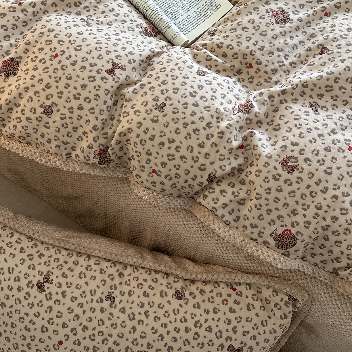 91家纺网 家纺一手货源 找家纺 柚子YOUTH 2025新款全棉双层纱华夫格提花暖绒四件套 咖豹纹