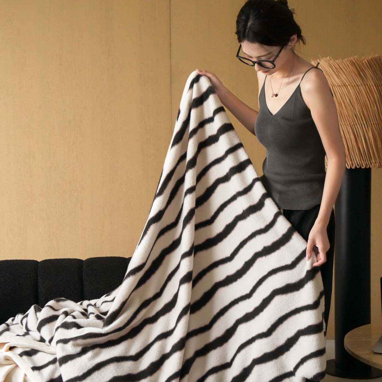 91家纺网 家纺一手货源 找家纺 三味舒屋 2025新款仿生羊毛绒被套毯 赛波 被套毯