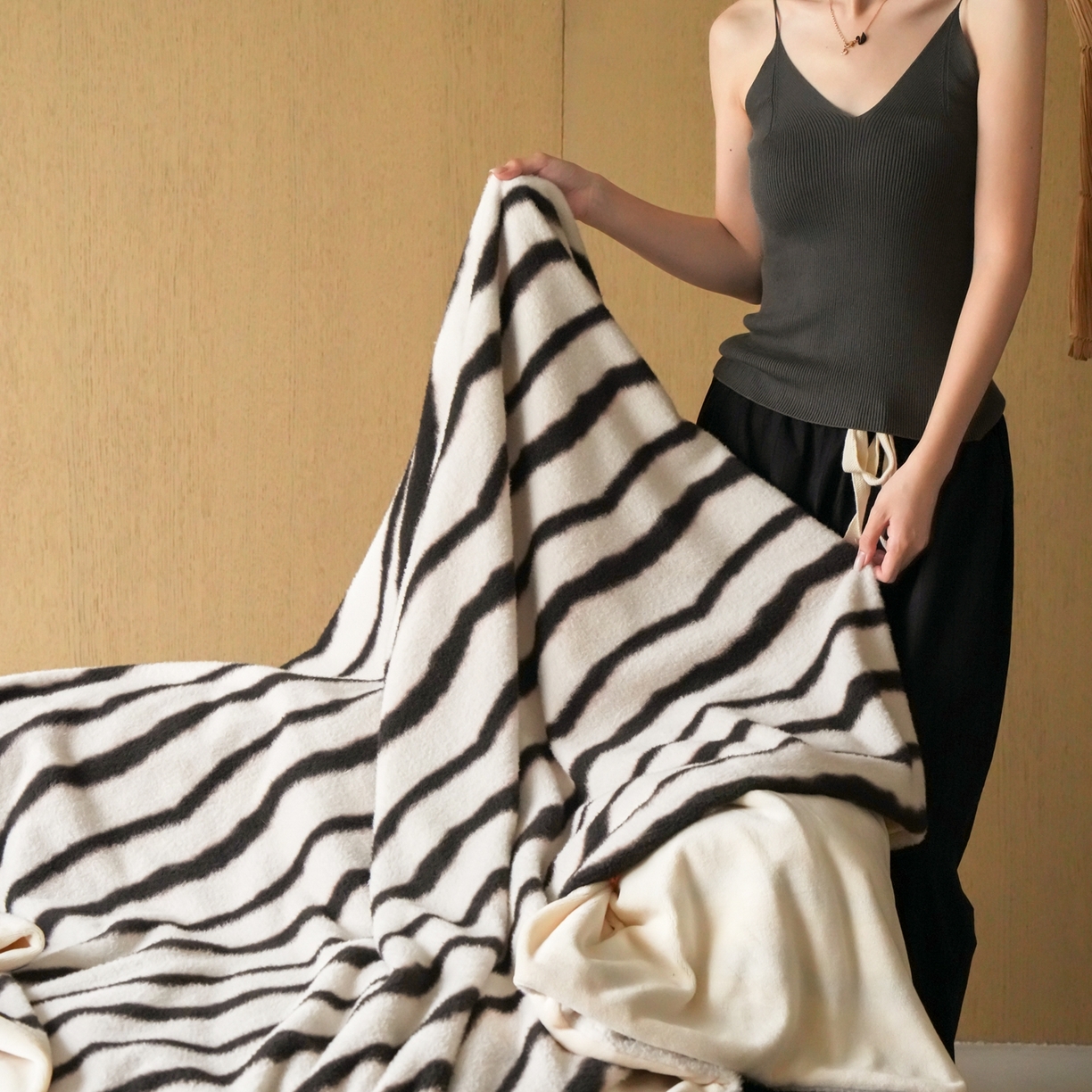 91家纺网 家纺一手货源 找家纺 三味舒屋 2025新款仿生羊毛绒被套毯 赛波 被套毯