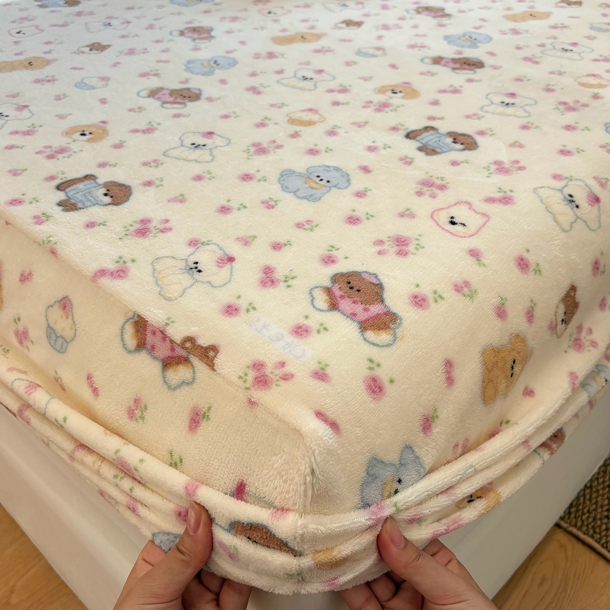 91家纺网 家纺一手货源 找家纺 居眠 2025新款单层印花牛奶绒床笠 单层绒-泡芙小狗