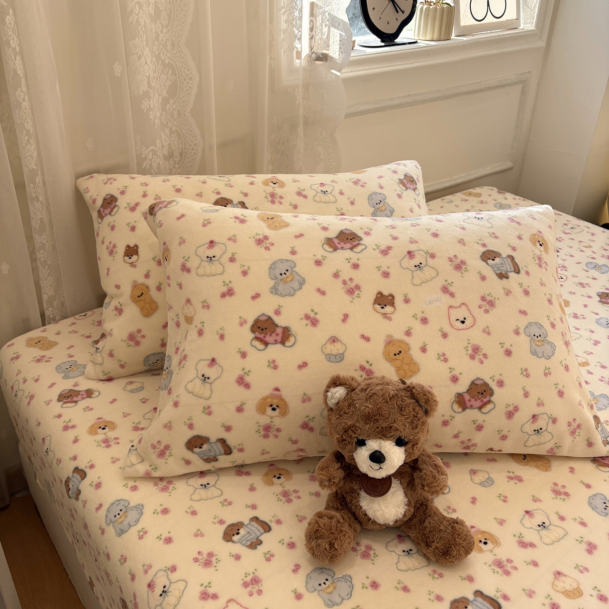 91家纺网 家纺一手货源 找家纺 居眠 2025新款单层印花牛奶绒床笠 单层绒-泡芙小狗