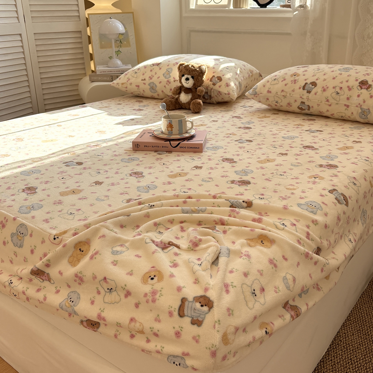 91家纺网 家纺一手货源 找家纺 居眠 2025新款单层印花牛奶绒床笠 单层绒-泡芙小狗