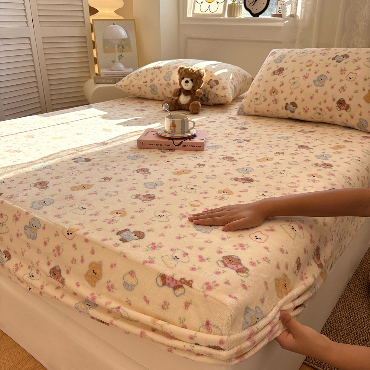 91家纺网 家纺一手货源 找家纺 居眠 2025新款单层印花牛奶绒床笠 单层绒-泡芙小狗