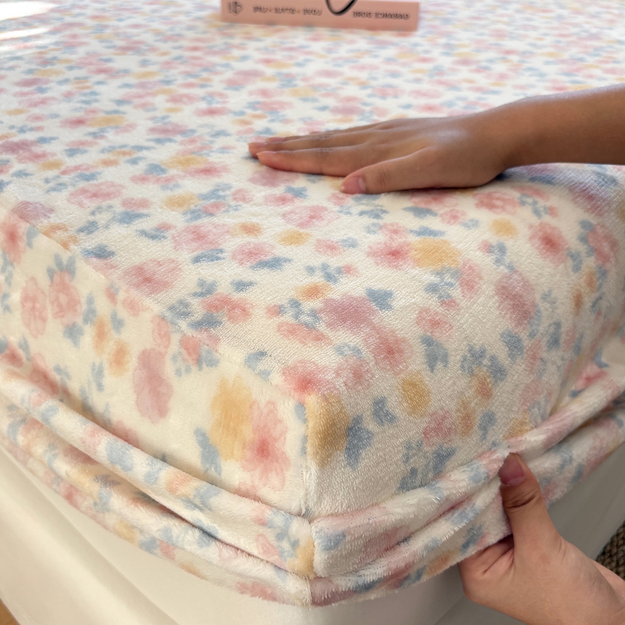 91家纺网 家纺一手货源 找家纺 居眠 2025新款单层印花牛奶绒床笠 单层绒-蔷薇玫瑰