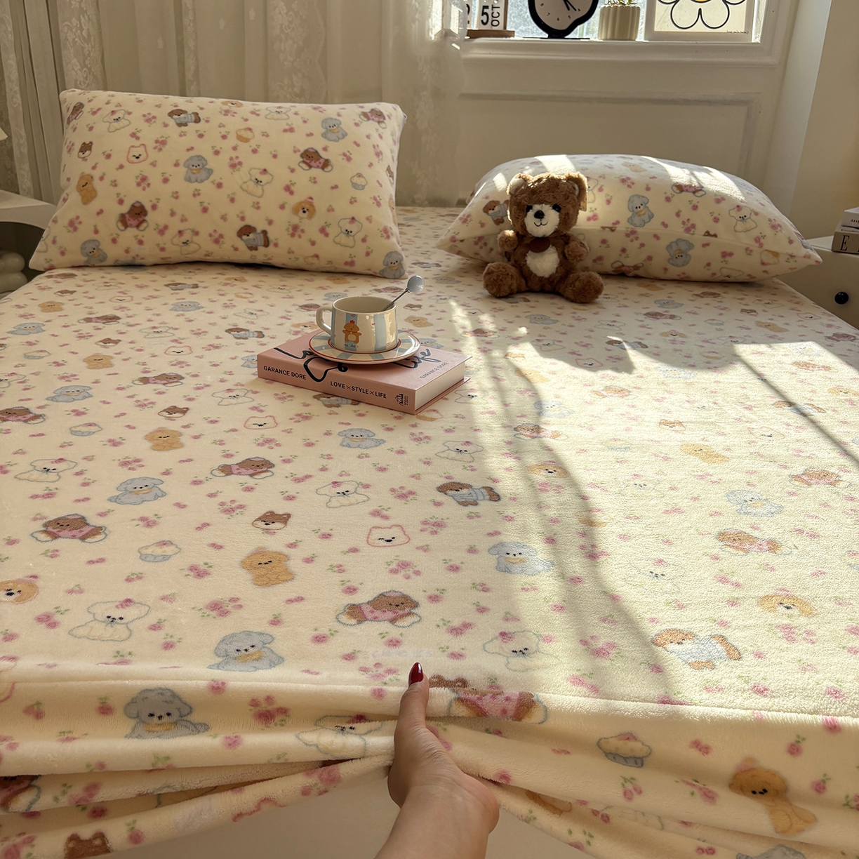 91家纺网 家纺一手货源 找家纺 居眠 2025新款单层印花牛奶绒床笠 单层绒-泡芙小狗