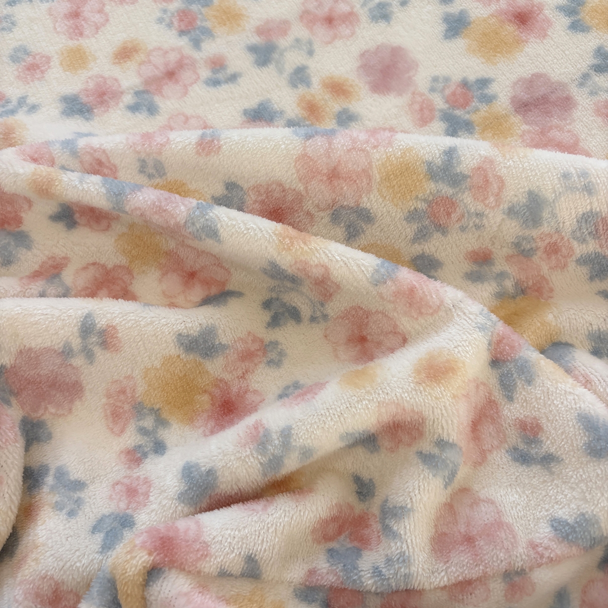 91家纺网 家纺一手货源 找家纺 居眠 2025新款单层印花牛奶绒床笠 单层绒-蔷薇玫瑰