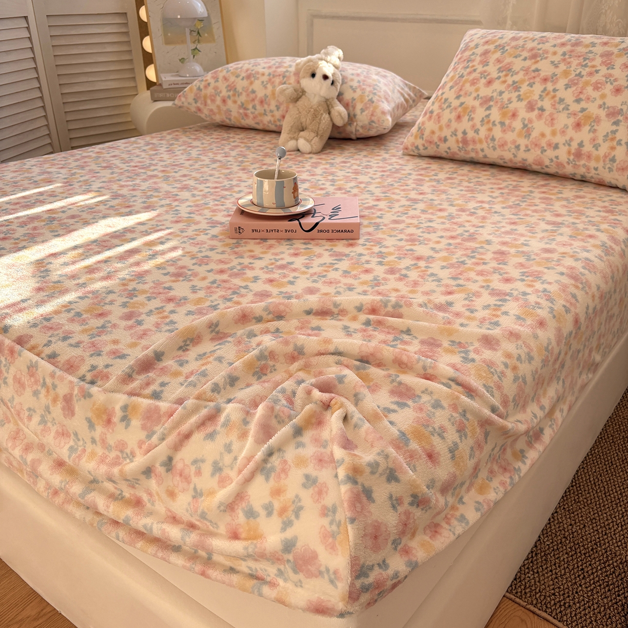 91家纺网 家纺一手货源 找家纺 居眠 2025新款单层印花牛奶绒床笠 单层绒-蔷薇玫瑰