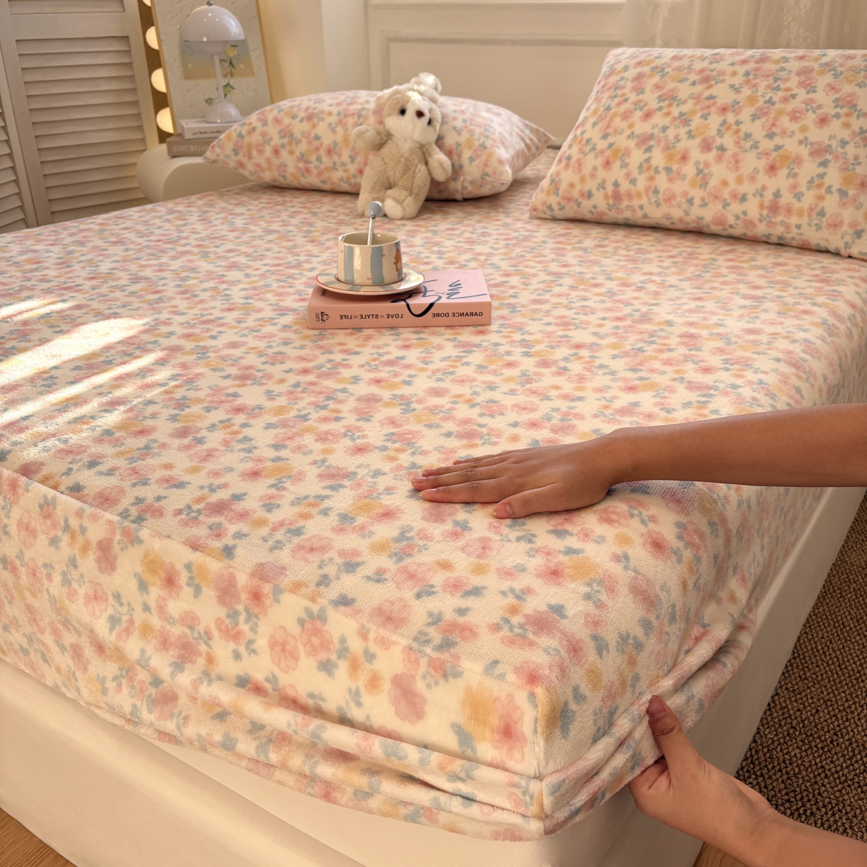 91家纺网 家纺一手货源 找家纺 居眠 2025新款单层印花牛奶绒床笠 单层绒-蔷薇玫瑰