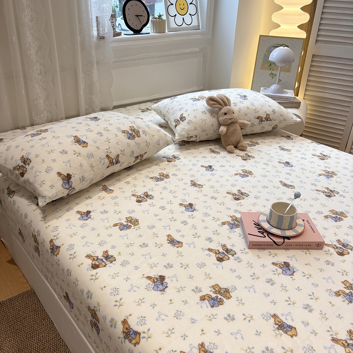 91家纺网 家纺一手货源 找家纺 居眠 2025新款单层印花牛奶绒床笠 单层绒-春日来信