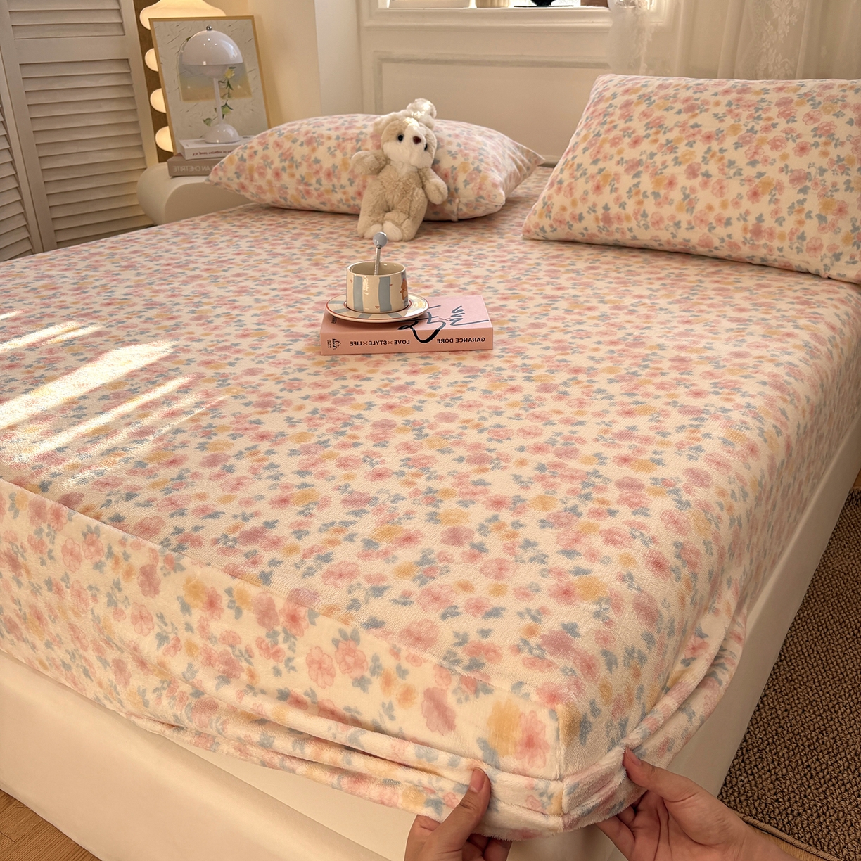 91家纺网 家纺一手货源 找家纺 居眠 2025新款单层印花牛奶绒床笠 单层绒-蔷薇玫瑰