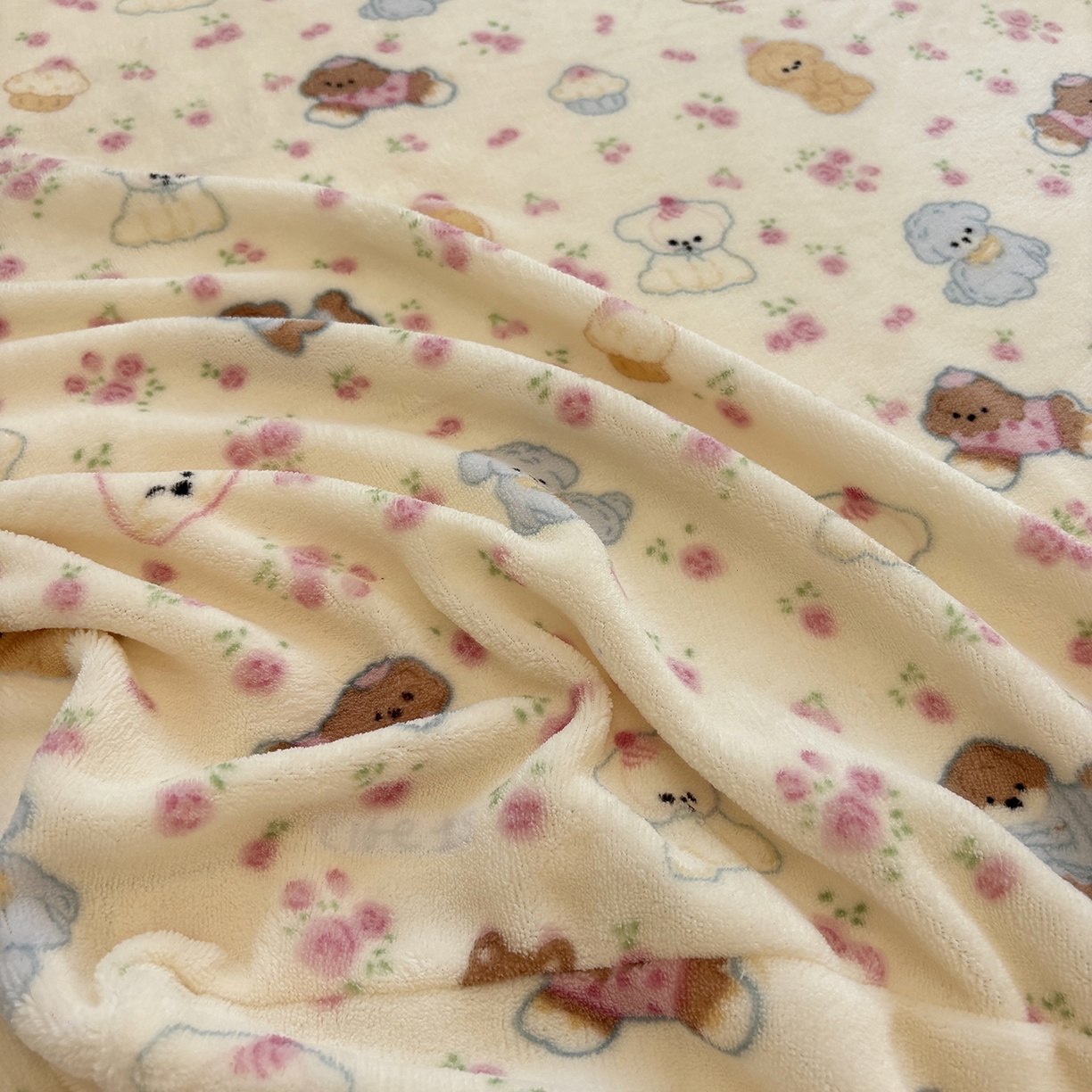 91家纺网 家纺一手货源 找家纺 居眠 2025新款单层印花牛奶绒床笠 单层绒-泡芙小狗