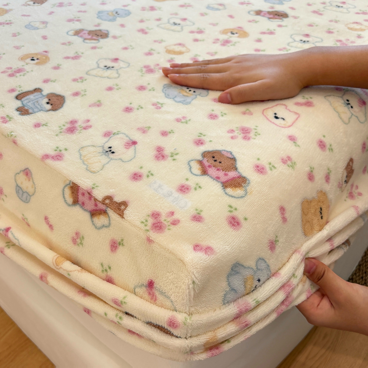 91家纺网 家纺一手货源 找家纺 居眠 2025新款单层印花牛奶绒床笠 单层绒-泡芙小狗