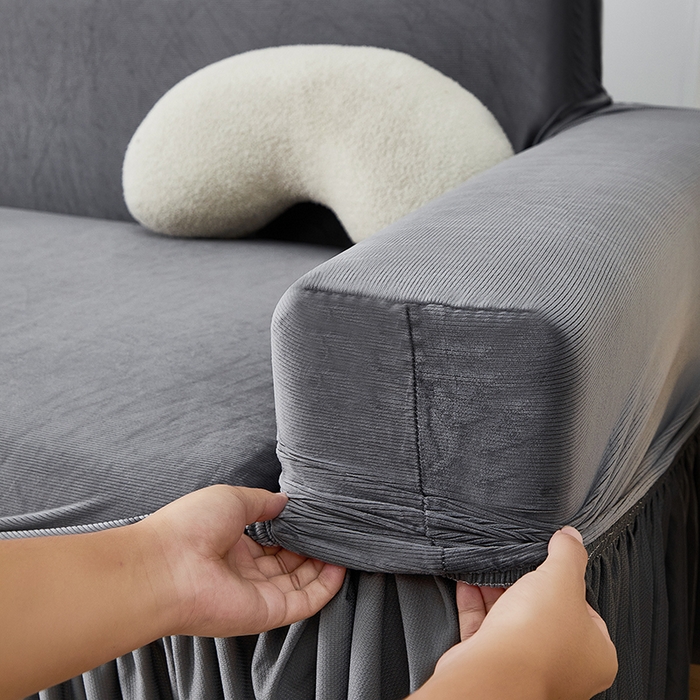 91家纺网 家纺一手货源 找家纺 丝绮鹿 2025新款灯芯绒系列沙发套-竖条-裙摆 深灰