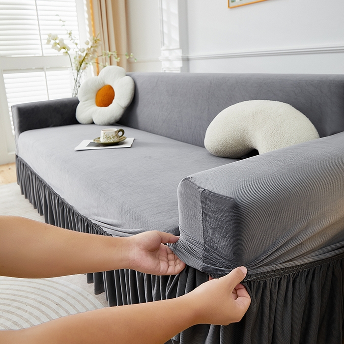 91家纺网 家纺一手货源 找家纺 丝绮鹿 2025新款灯芯绒系列沙发套-竖条-裙摆 深灰