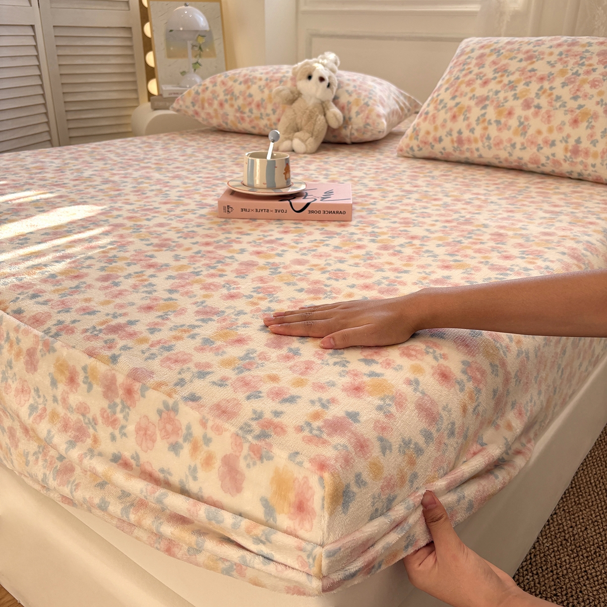 91家纺网 家纺一手货源 找家纺 居眠 2025新款单层印花牛奶绒床笠 单层绒-蔷薇玫瑰