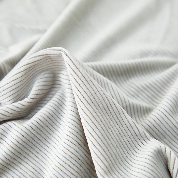 91家纺网 家纺一手货源 找家纺 丝绮鹿 2025新款灯芯绒系列沙发套-竖条-裙摆 浅灰