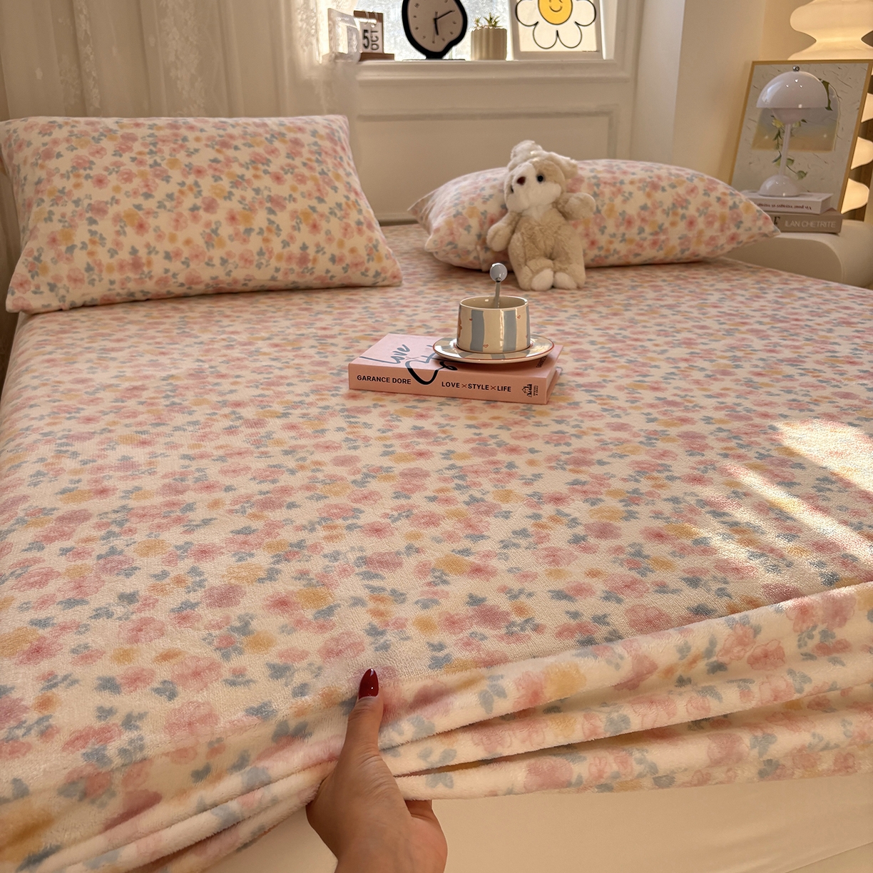 91家纺网 家纺一手货源 找家纺 居眠 2025新款单层印花牛奶绒床笠 单层绒-蔷薇玫瑰