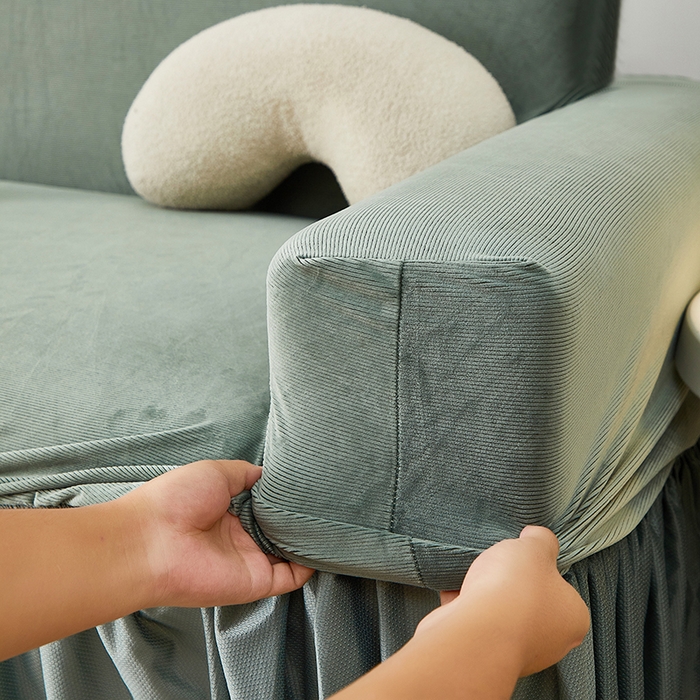 91家纺网 家纺一手货源 找家纺 丝绮鹿 2025新款灯芯绒系列沙发套-竖条-裙摆 青绿