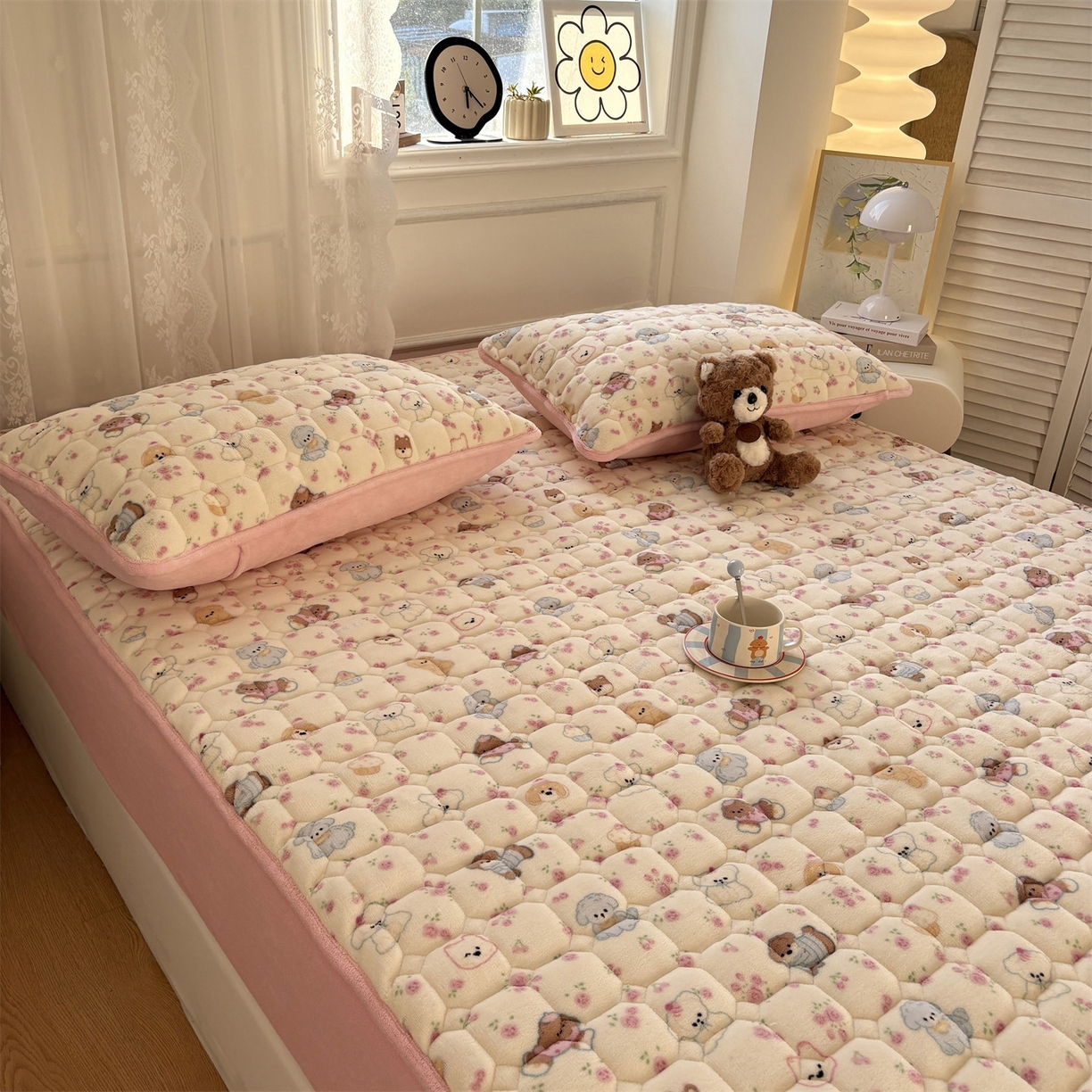 91家纺网 家纺一手货源 找家纺 居眠 2025新款印花牛奶绒夹棉床笠 牛奶绒夹棉款-泡芙小狗