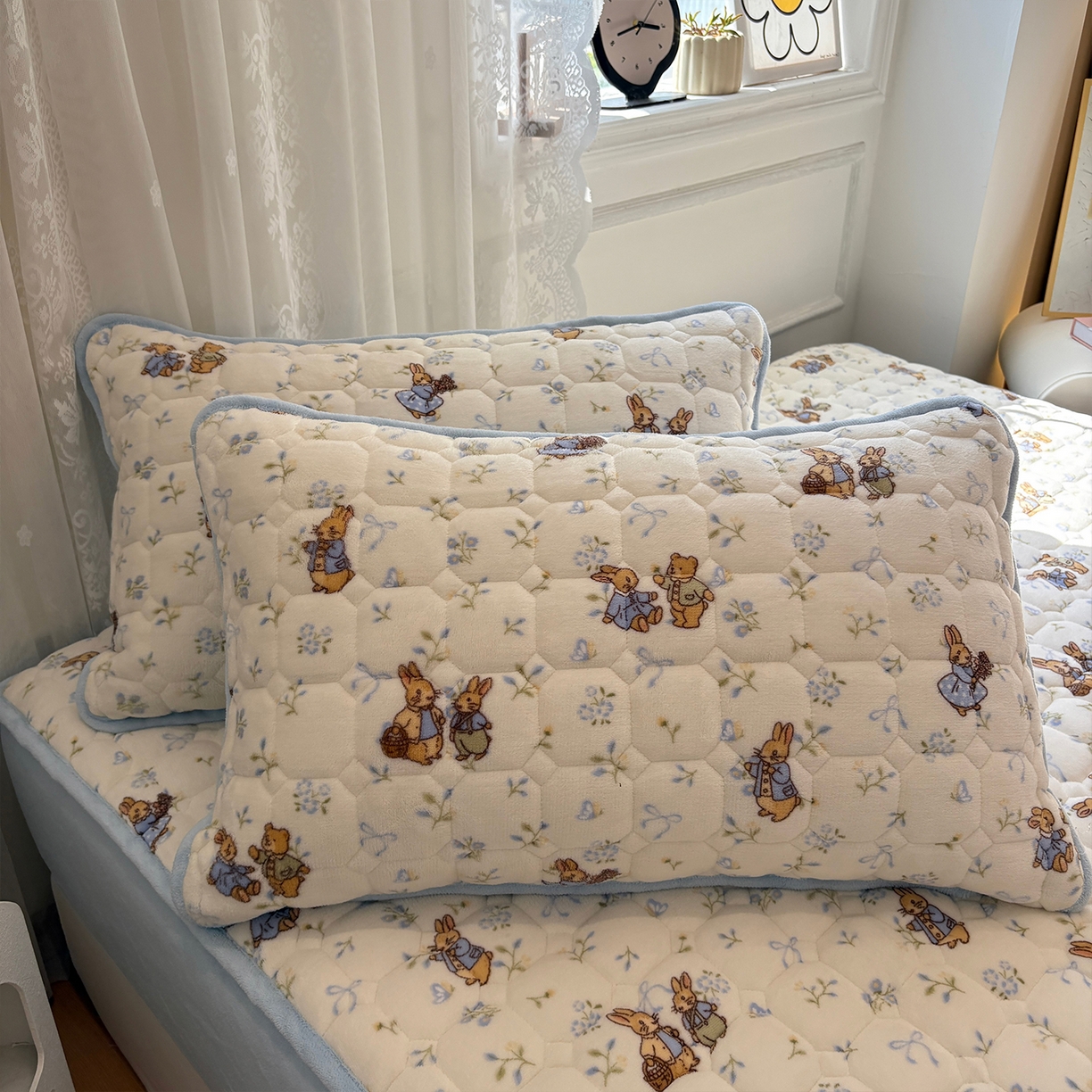 91家纺网 家纺一手货源 找家纺 居眠 2025新款印花牛奶绒夹棉床笠 牛奶绒夹棉款-春日来信