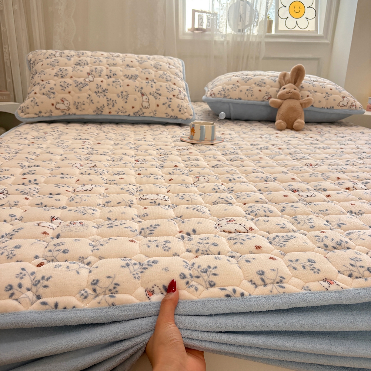 91家纺网 家纺一手货源 找家纺 居眠 2025新款印花牛奶绒夹棉床笠 牛奶绒夹棉款-森林舞会