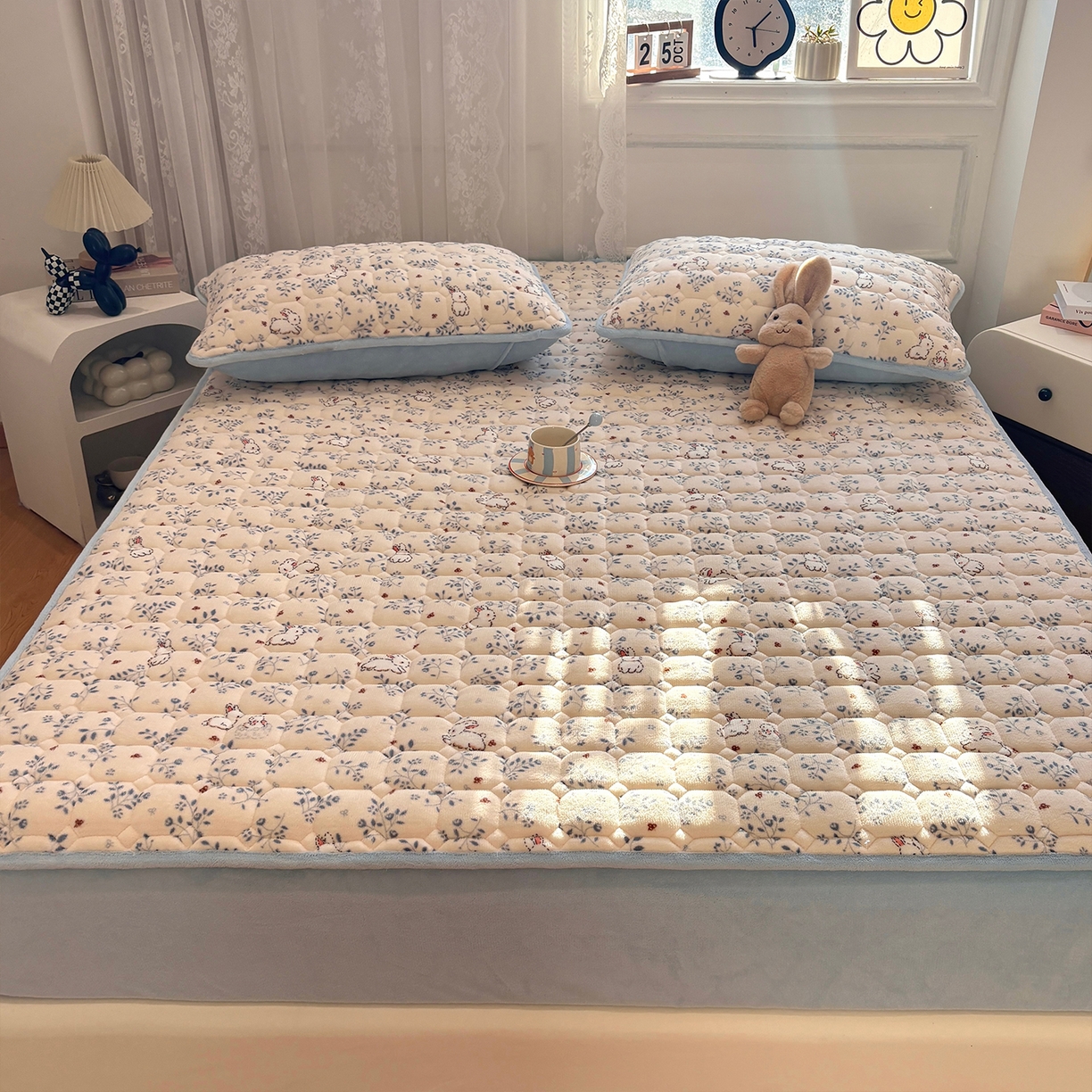 91家纺网 家纺一手货源 找家纺 居眠 2025新款印花牛奶绒夹棉床笠 牛奶绒夹棉款-森林舞会