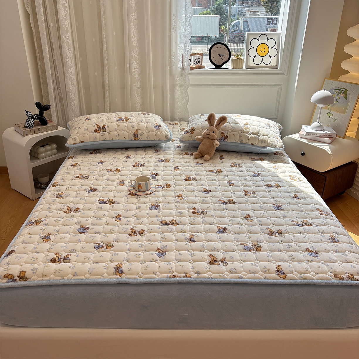 91家纺网 家纺一手货源 找家纺 居眠 2025新款印花牛奶绒夹棉床笠 牛奶绒夹棉款-春日来信