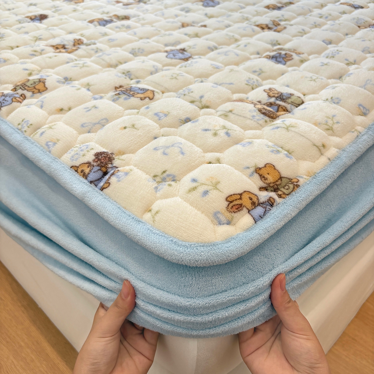 91家纺网 家纺一手货源 找家纺 居眠 2025新款印花牛奶绒夹棉床笠 牛奶绒夹棉款-春日来信