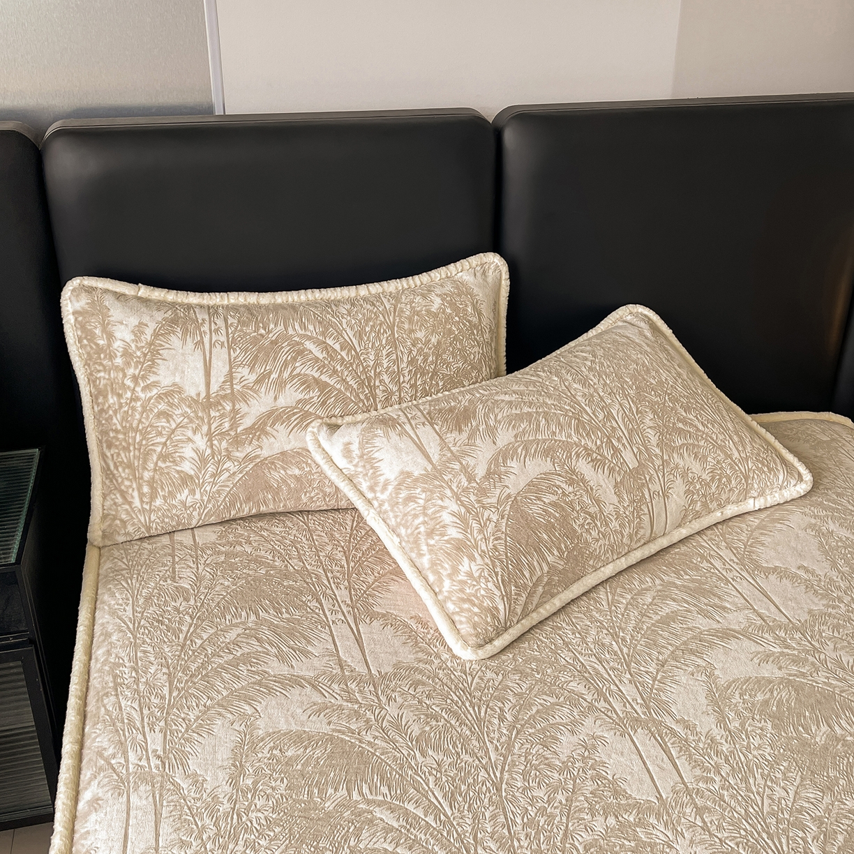 91家纺网 家纺一手货源 找家纺 极简 2025新款雕花牛奶绒床笠-欧曼系列 欧曼-浅咖