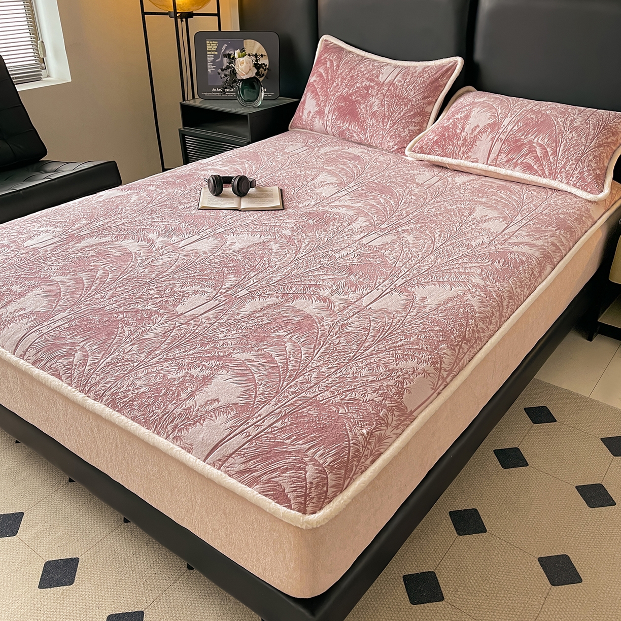 91家纺网 家纺一手货源 找家纺 （总）极简 2025新款雕花牛奶绒床笠-欧曼系列